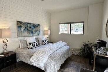 Eagles Landing Lodge Private Suites And Group Lodging