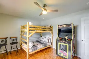 コテージ Lakefront Home W/ Hot Tub   15 Mi To Dollywood!