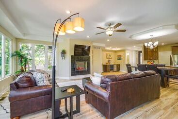 별장 Lakefront Osage Beach Retreat W/ Boat Slip!