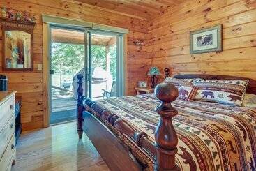 Сельский дом Pet Friendly Island Retreat   Boat Access Only!