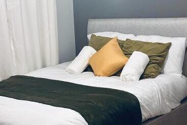 Rezydencja Stunning 3 Bed Home At The Heart Of Wolverhampton