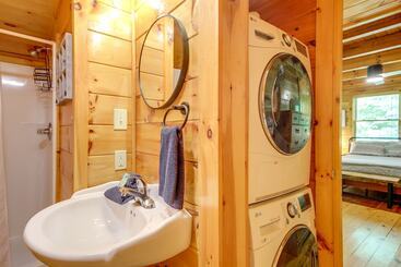 별장 Sevierville Treetop Cabin: Hot Tub & Covered Deck