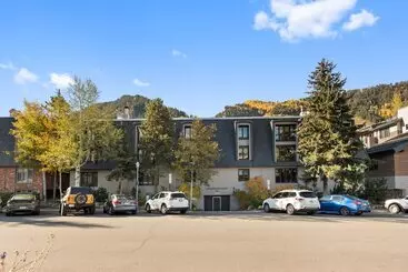 هتل آپارتمان Chateau Chaumont & Dumont Condominiums By Frias
