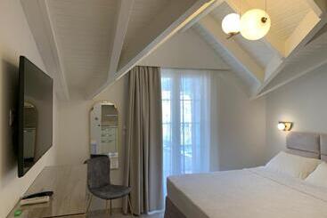 Rouchotas Apartments