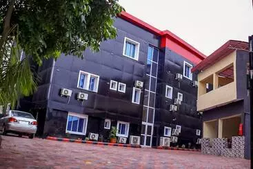 هتل Chukzie Suites & Apartments