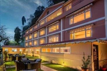 Summit Oakden Resort & Spa