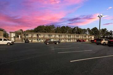 فندق على الطريق Rodeway Inn