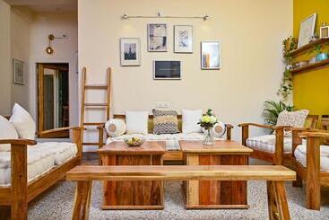 Pension Skip Intro Stays