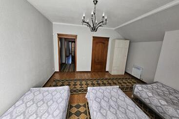 هتل Esalu Guest House эсалу