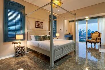 Bed and Breakfast Clouds Nest By Aanvis Inn