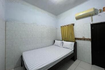 酒店 Oyo 93137 Kost Maharaja