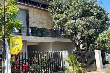 Hotel Oyo 93137 Kost Maharaja