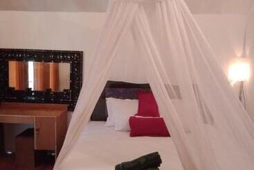 فندق Why Not Bar And Bungalows #2