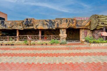 Hotel O Kingland Water Park Rohtak