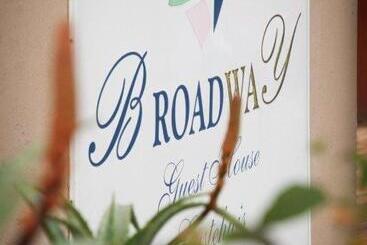 ペンション Broadway Boston