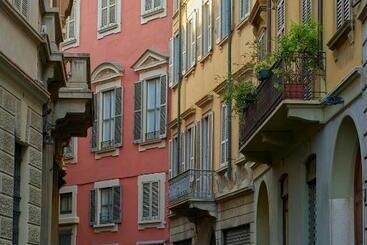 پانسیون Crossing Manzoni