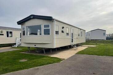 Resort 87 Lancaster Crescent