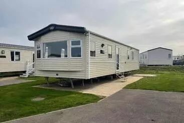 Resort 87 Lancaster Crescent