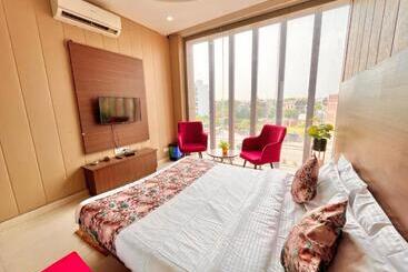 هتل The Pearl, Zirakpur A Luxury Family