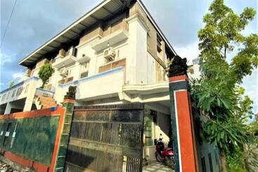 Hotel Oyo 93074 Wisma Aliyah