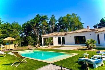 ベッドアンドブレックファースト Chambre D Hôtes La Mandala