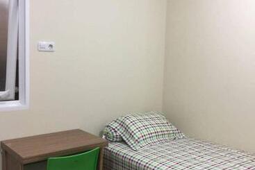 ホテル Oyo Life 92779 Kost Arjuna