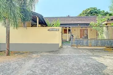 Hotelli Oyo Life 92954 Shanti Kost