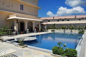 호텔 The Trishala Vilas