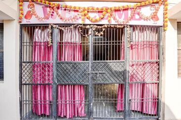 Spot On Hotel Live In