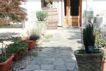 مبيت وإفطار La Casetta Di Pio