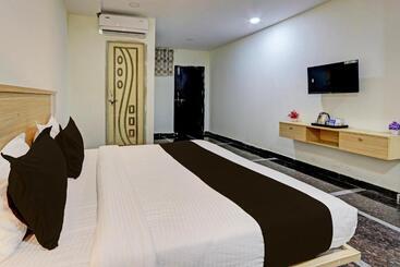 Отель Collection O Living Tree Suites