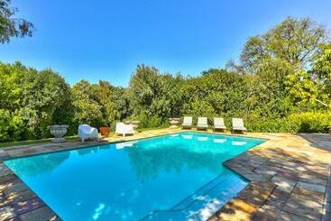 펜션 Devonport House   Constantia