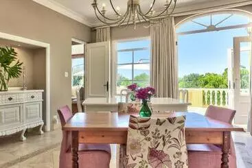 Majatalo Devonport House   Constantia