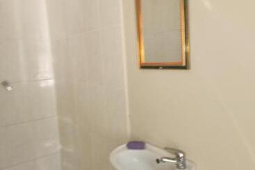 Пансион Hunters Nest Guest House Mafikeng