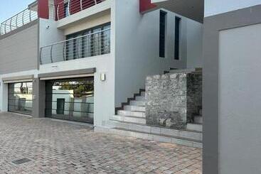 Majatalo Platinum Guesthouse Waterkloof