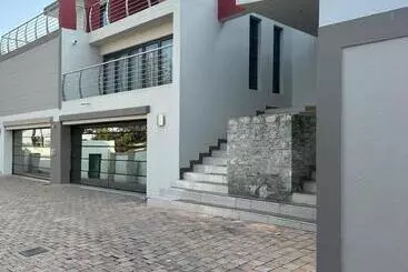 ペンション Platinum Guesthouse Waterkloof