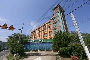 מוטל Pohang Songla Palace