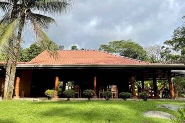 Общежитие Whale Tail