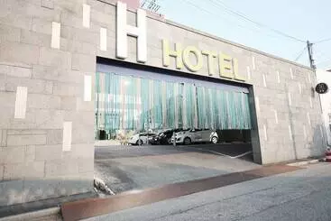 Motel Jeongeup H