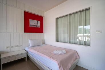 فندق Santi White House Patong