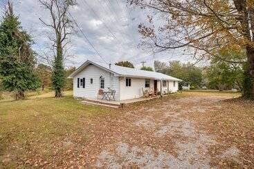 Charming Country Cottage In Goodspring!