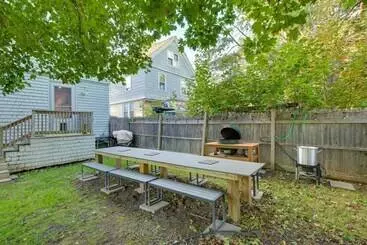 کلبه Historic Bar Harbor Home ~ 2 Blocks To Main St!