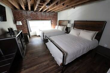 Отель The Y On Broadway