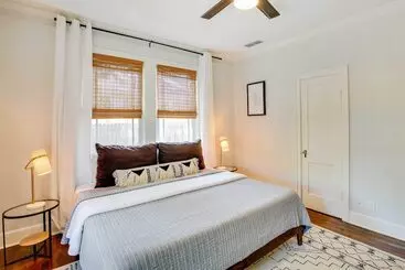 Mökkimajoitus Walk To Dtwn:  Tyler Tudor  W/ Backyard