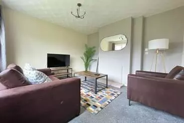 Majatalo 6 Person Spacious Home With Garden