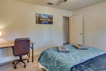 별장 Pet Friendly Mariposa Retreat W/ Spacious Patio!