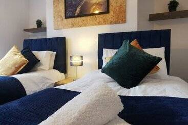 Residenssi Contractors Home Free Parking Close To City Centre