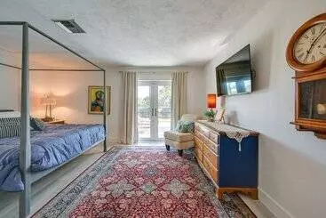 Mökkimajoitus Stunning Marco Island Home W/ Covered Patio!