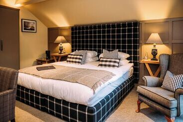 여관 Assherton Arms