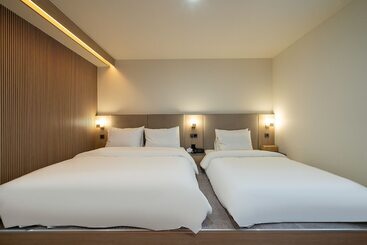 Hound Hotel Gimhae Samgye